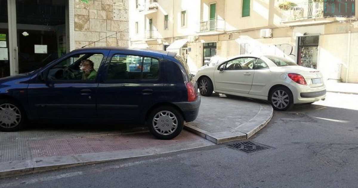 Carrassi, auto parcheggiate sugli scivoli dei disabili: il Comune si � scordato i paletti